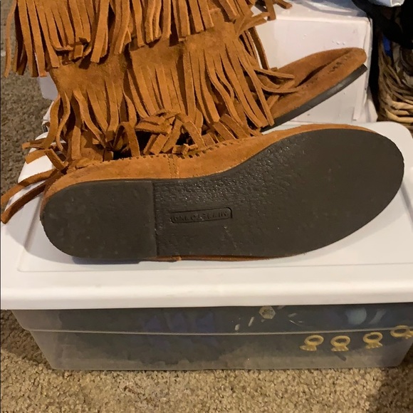 Womens Minnetonka 3 Layer Fringe Boot - Taupe - Picture 2 of 3